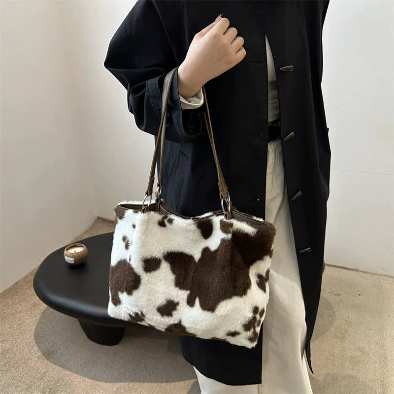 Bolso tipo shopper de gran capacidad para mujer, bolso tote de felpa con estampado de vaca para viajes de invierno, bolso de hombro y de mano estilo diseñador.