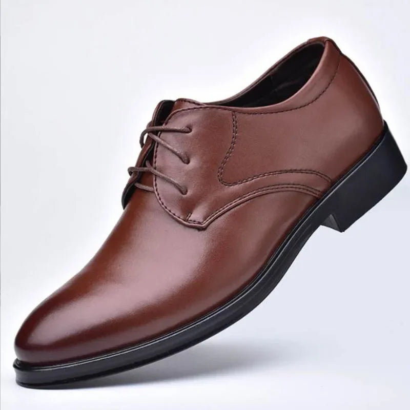 Zapatos formales de cuero negro para hombre, estilo Oxford, ideales para bodas, oficina y negocios; disponibles en tallas grandes.