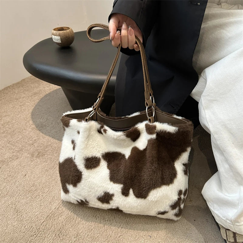 Bolso tipo shopper de gran capacidad para mujer, bolso tote de felpa con estampado de vaca para viajes de invierno, bolso de hombro y de mano estilo diseñador.