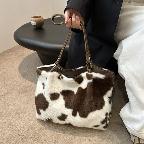 Bolso tipo shopper de gran capacidad para mujer, bolso tote de felpa con estampado de vaca para viajes de invierno, bolso de hombro y de mano estilo diseñador.