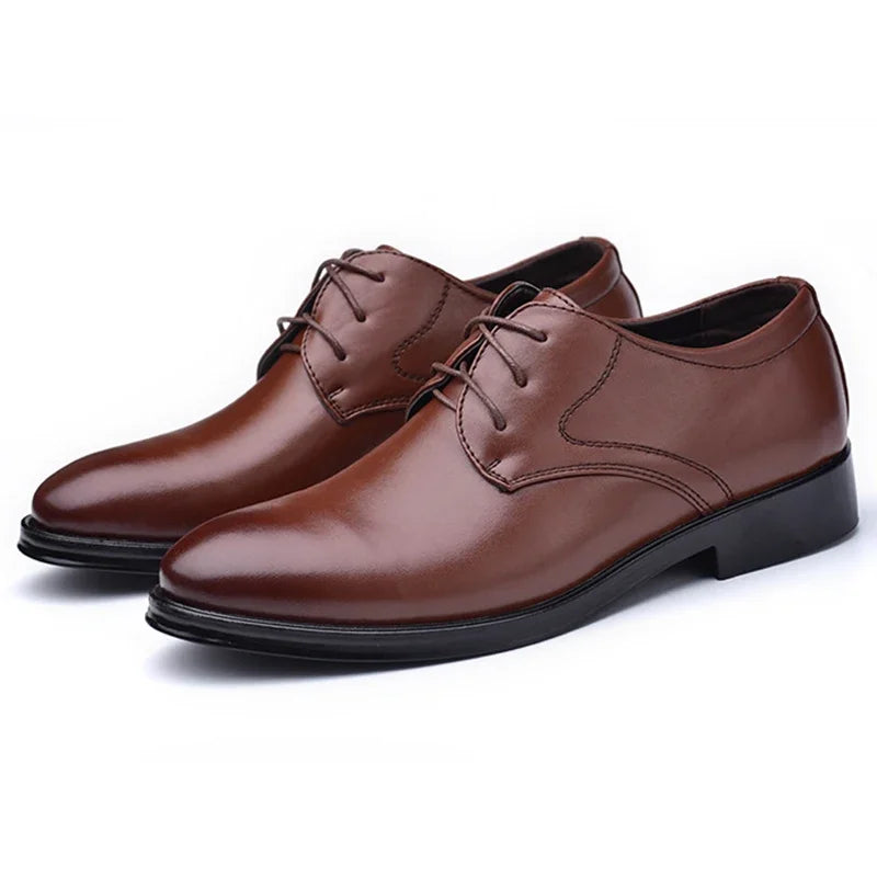 Zapatos formales de cuero negro para hombre, estilo Oxford, ideales para bodas, oficina y negocios; disponibles en tallas grandes.